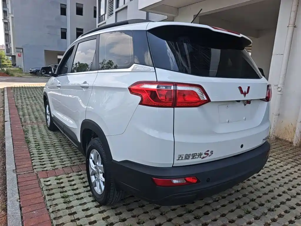 Wuling Hongguang S3 1.5 L Manual Comfort CN-VI