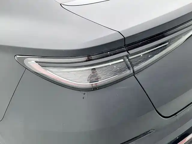 Seal 07 DM-i DM-i 1.5 L 125 km Luxury