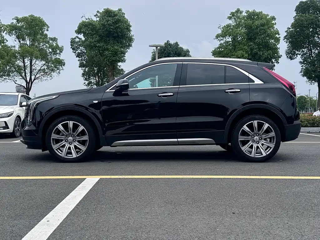 Cadillac XT4 凯迪拉克XT4 2022款 28 T 四驱尊贵型