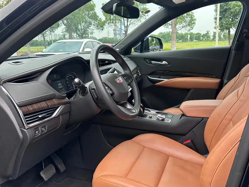 Cadillac XT4 凯迪拉克XT4 2022款 28 T 四驱尊贵型