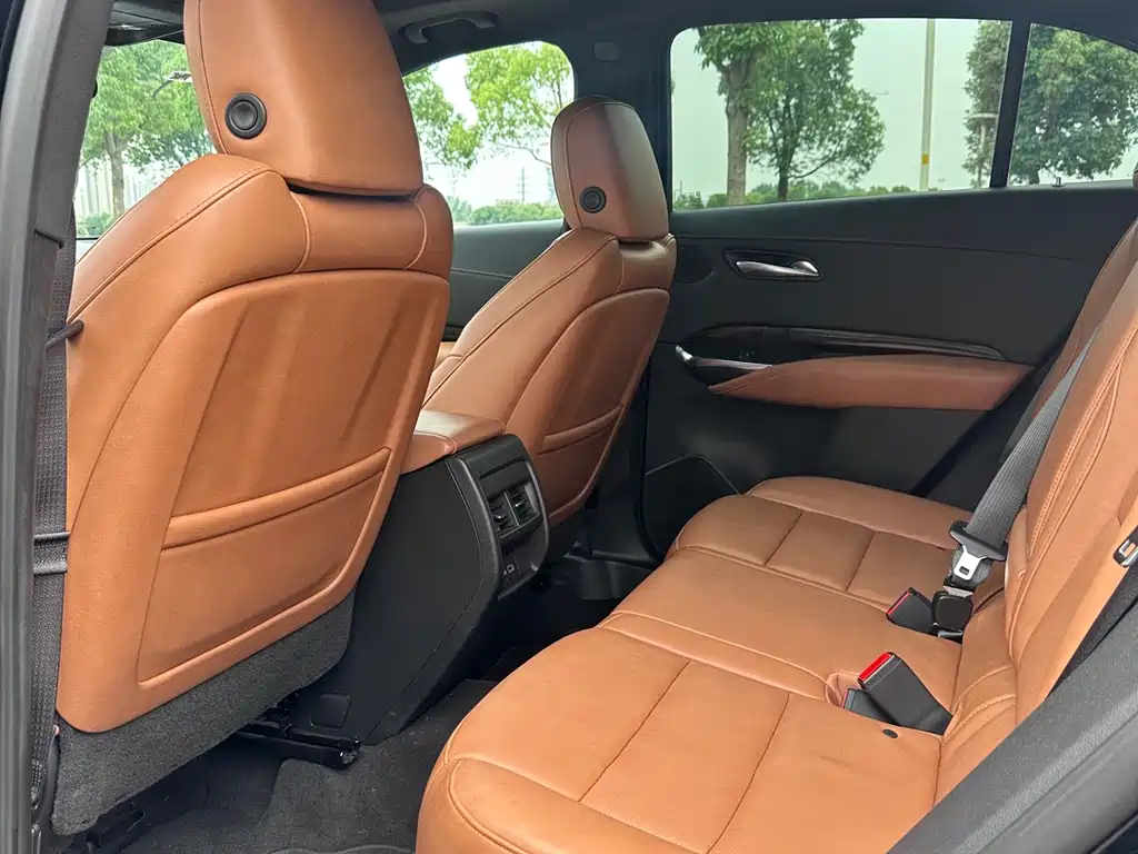 Cadillac XT4 凯迪拉克XT4 2022款 28 T 四驱尊贵型