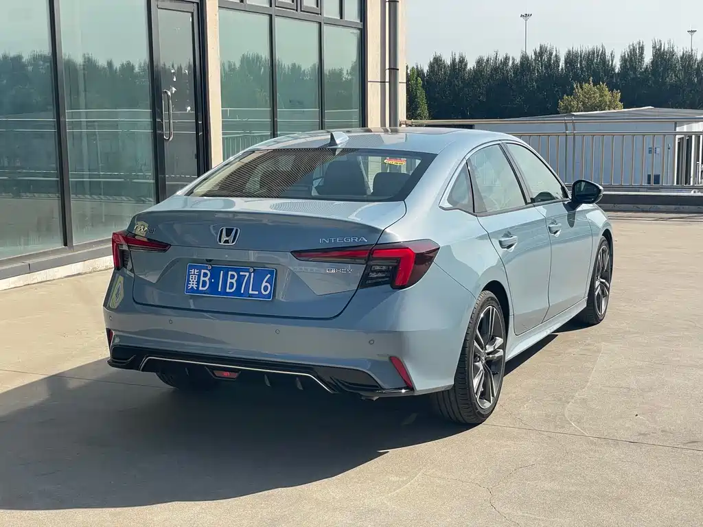 Integra 2.0 L e:HEV Sharp· Premium