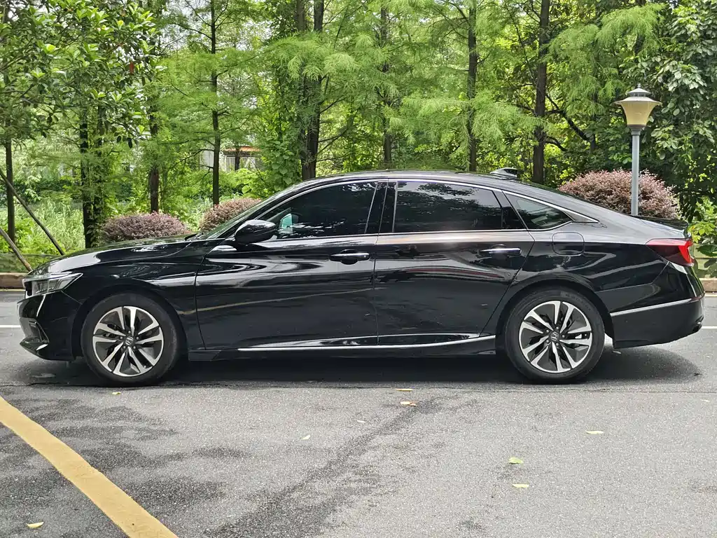 Accord Sharp· Hybrid 2.0 L Sharp Leading