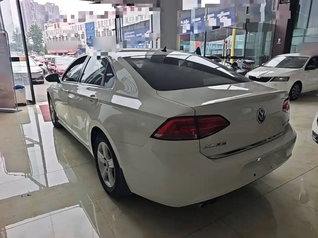 Lamando 230 TSI DSG Style