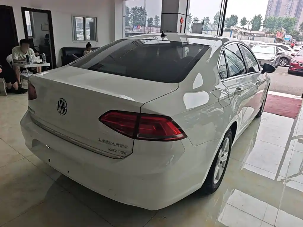 Lamando 230 TSI DSG Style