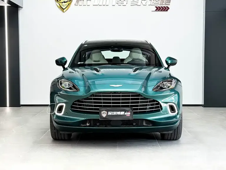 Aston Martin DBX 3.0 T STRAIGHT-SIX