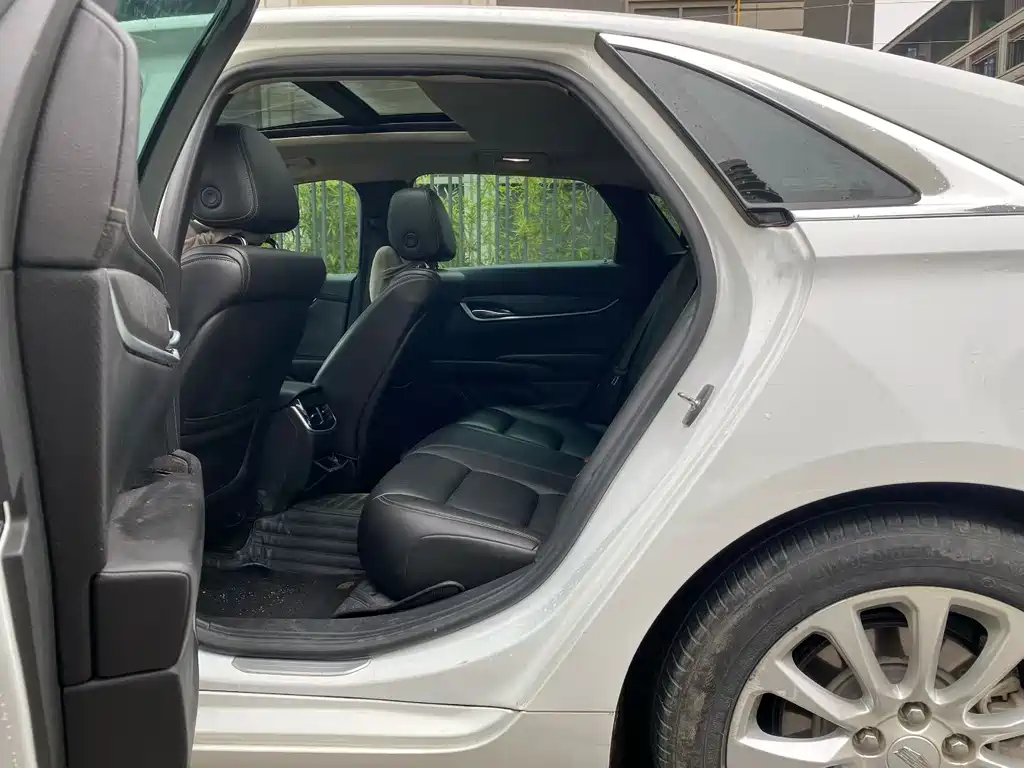 Cadillac XTS 28 T Tech