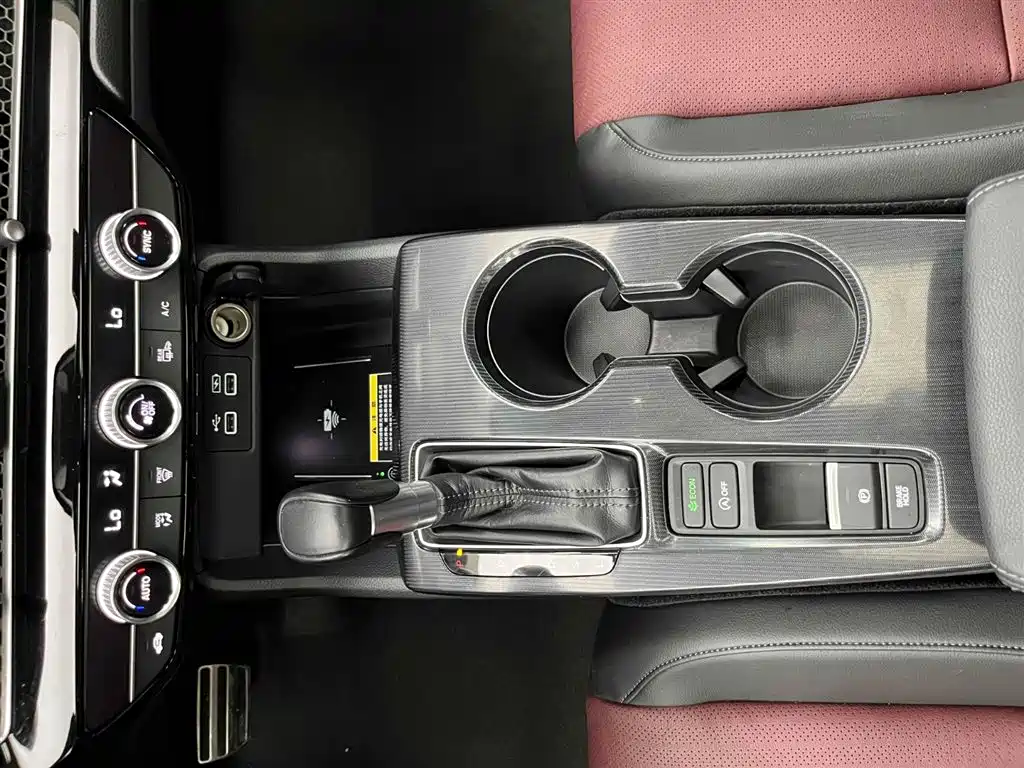 Integra 240 TURBO CVT Premium