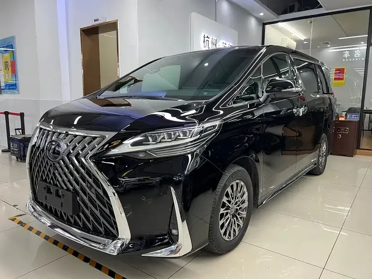 Lexus LM 300 h 4-seat Royal World
