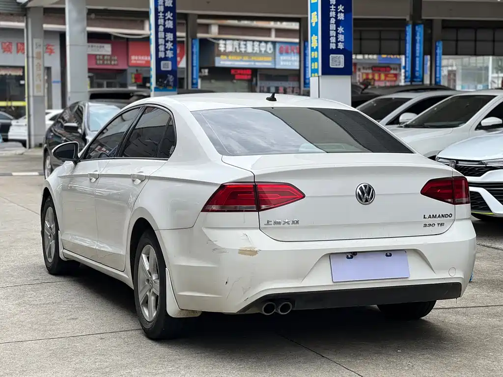 Lamando 230 TSI DSG Style