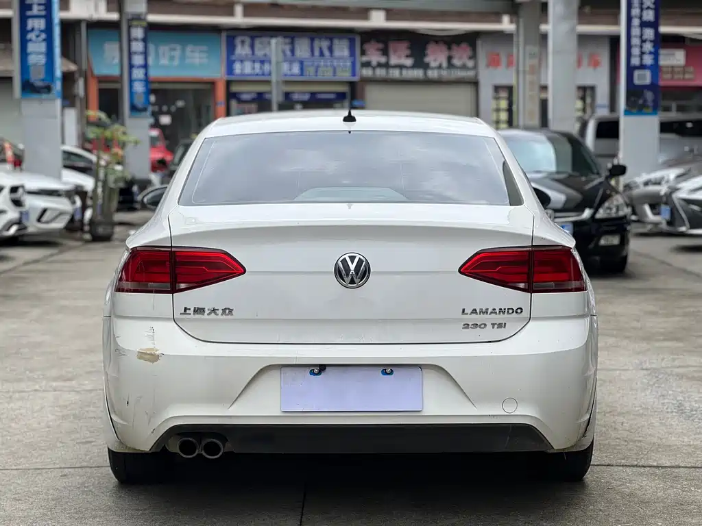 Lamando 230 TSI DSG Style