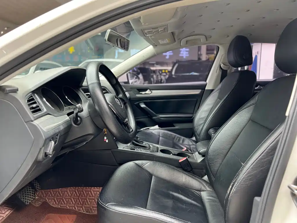 Lamando 230 TSI DSG Style