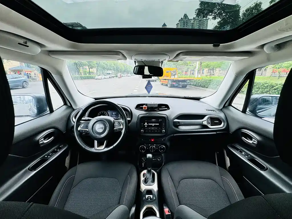 Renegade 自由侠 2016款 2.0 L 自动四驱75周年致敬版