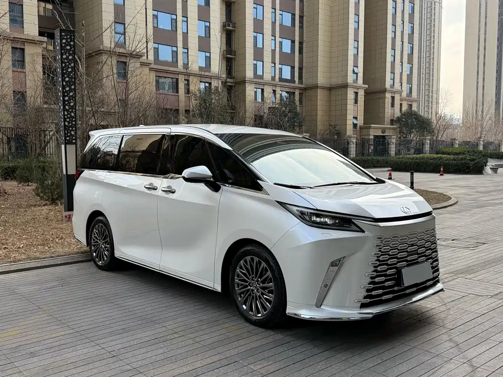 Lexus LM 500 h 6-seat Supreme