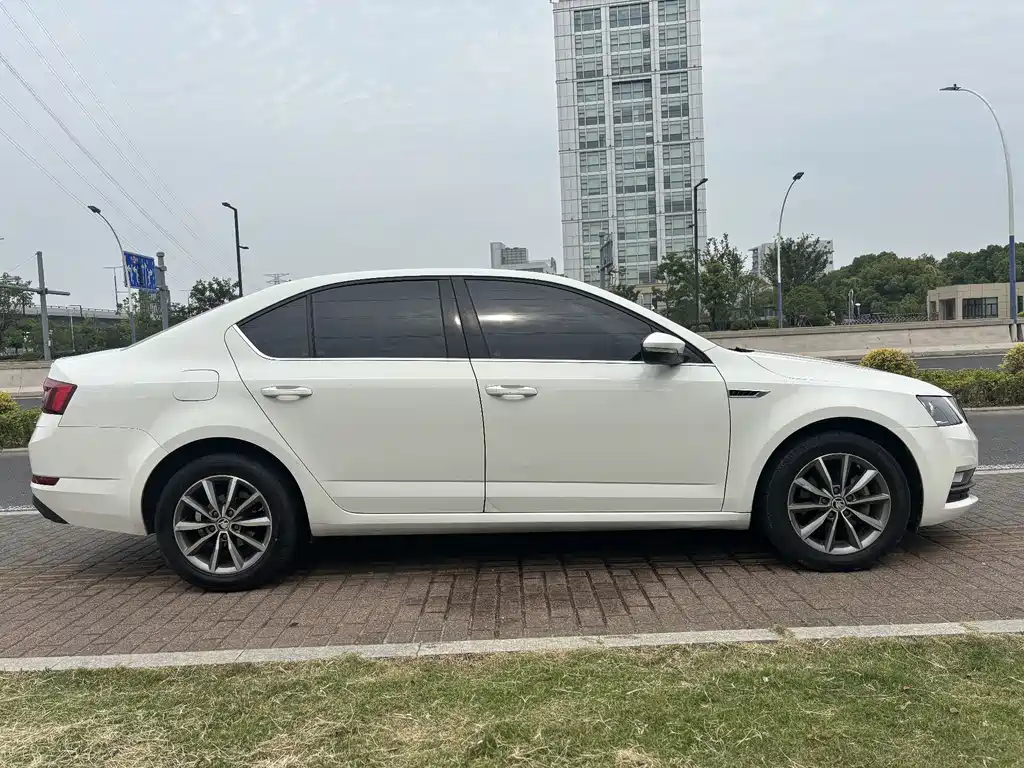 Octavia 1.6 L Auto Comfort