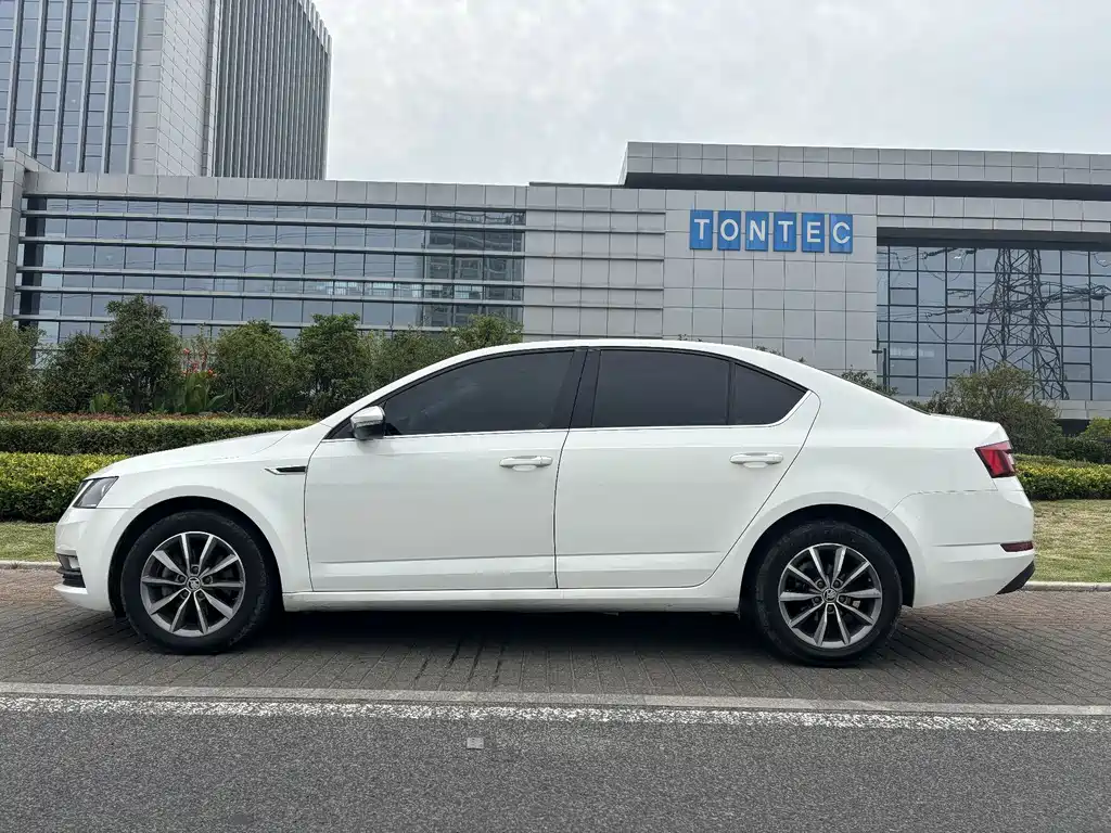 Octavia 1.6 L Auto Comfort