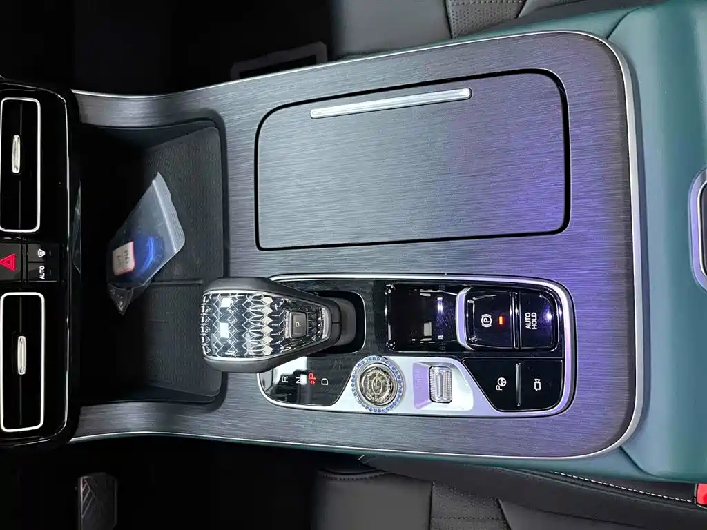 GAC Trumpchi GS8 Navigator Series 2.0 TGDI 2 WD Distinguished (6-seat)