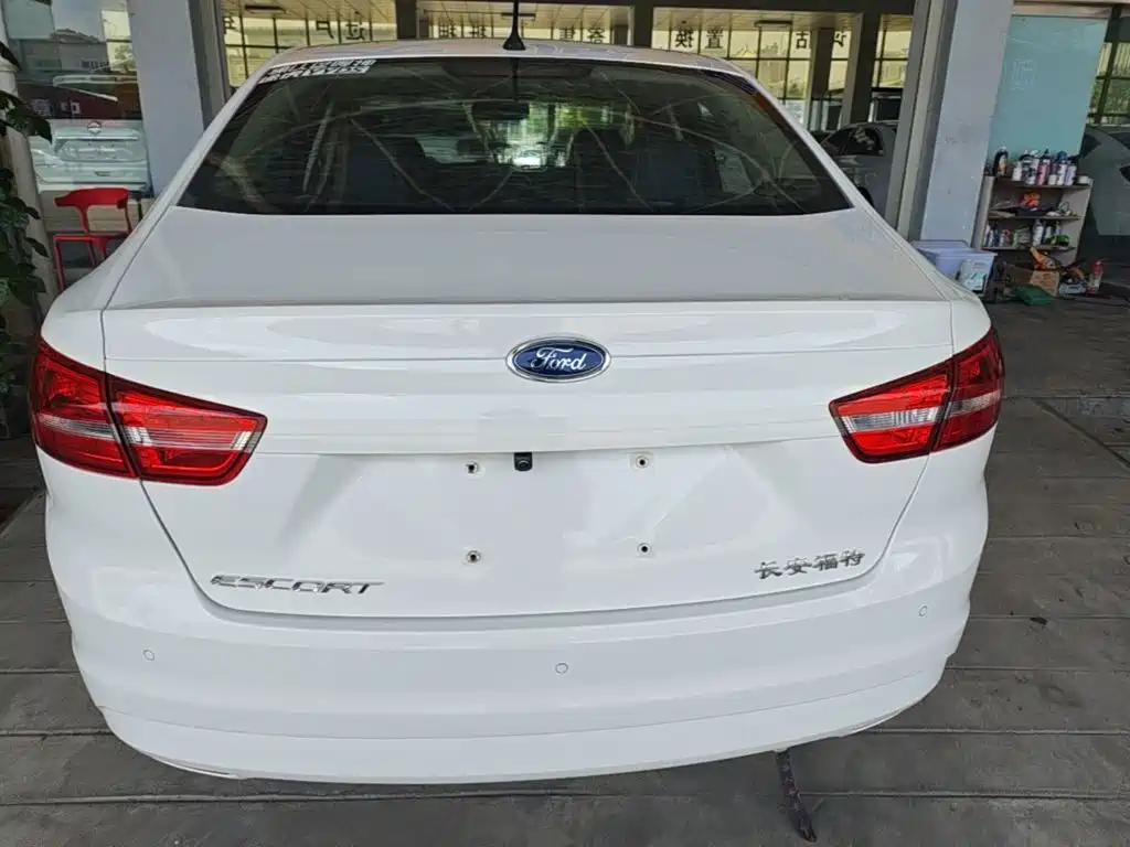 Escort 1.5 L Auto Comfort