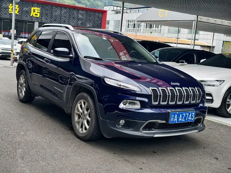 Jeep Cherokee 2.4 L Leading Intelligent