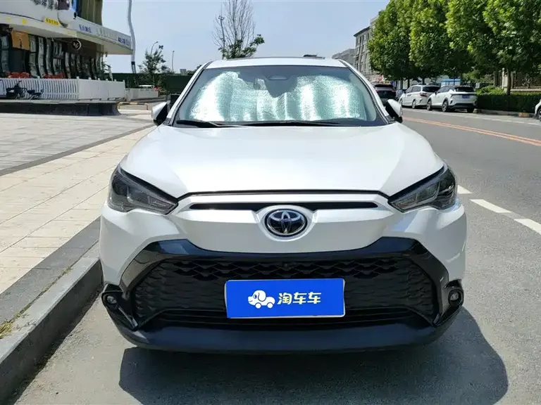 Toyota Frontlander 2.0 L CVT Leading