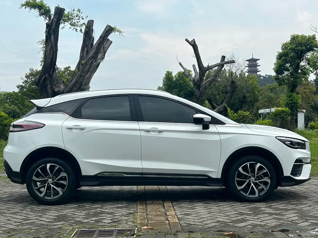 Emgrand S 1.4 T CVT Crossover Player