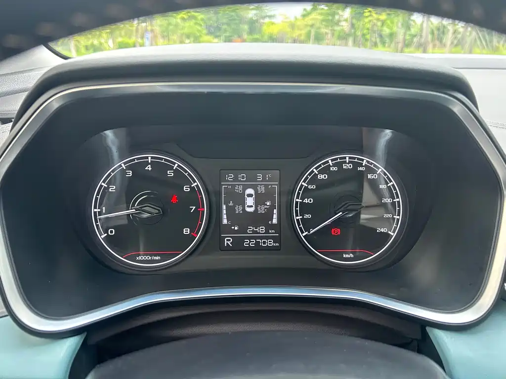 Emgrand S 1.4 T CVT Crossover Player