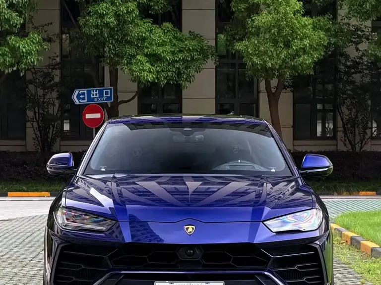 Lamborghini Urus 4.0 T V8