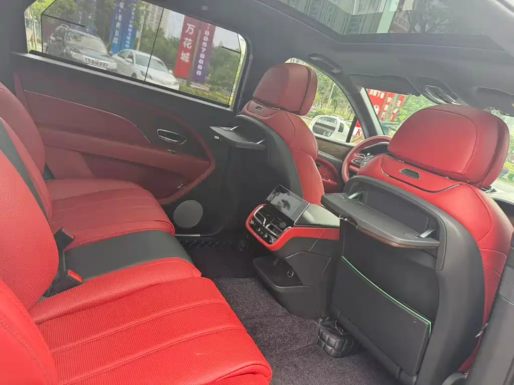 Bentayga 4.0 T V8 LWB Range Elegant Degree