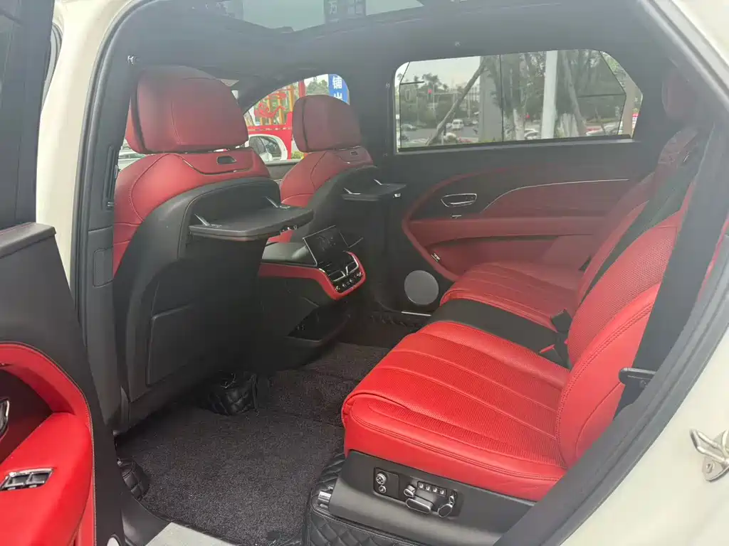 Bentayga 4.0 T V8 LWB Range Elegant Degree