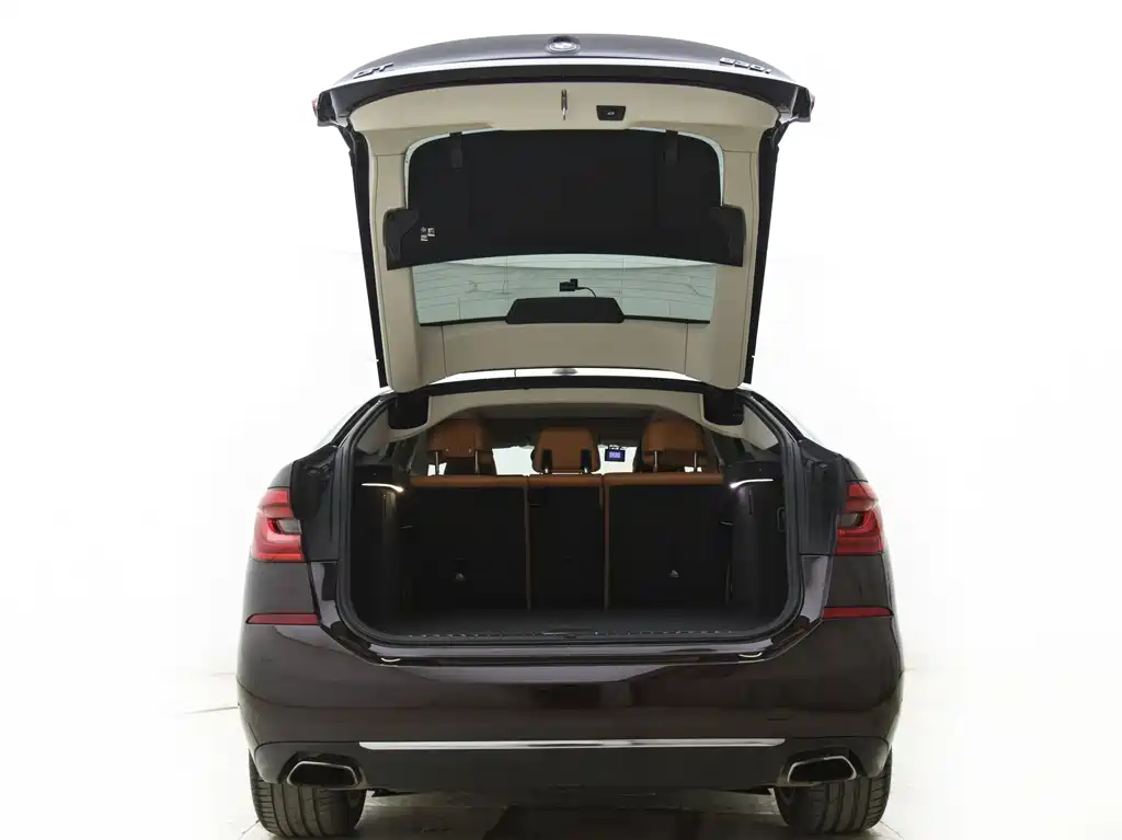 BMW 6 Series GT 630 i Luxury Design Package