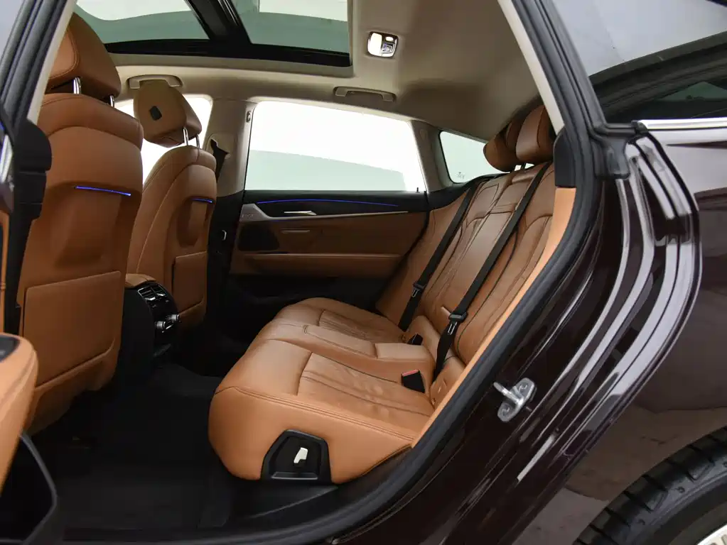 BMW 6 Series GT 630 i Luxury Design Package