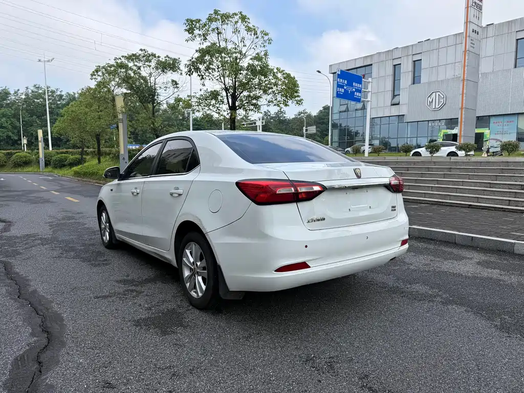 Roewe 360 PLUS 1.5 L Auto Luxury