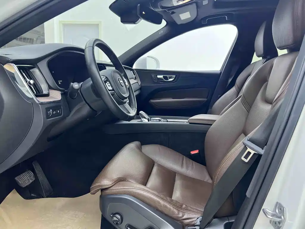 Volvo XC60 PHEV T8 PHEV 4 WD Smart Vision Luxury