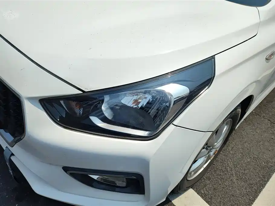 Accent 1.4 L Manual Radiant Sunroof CN-V