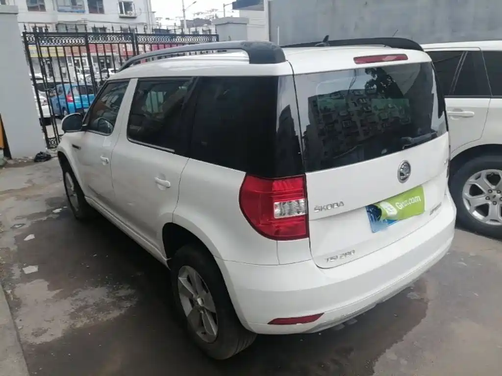 Yeti TSI280 DSG Forward