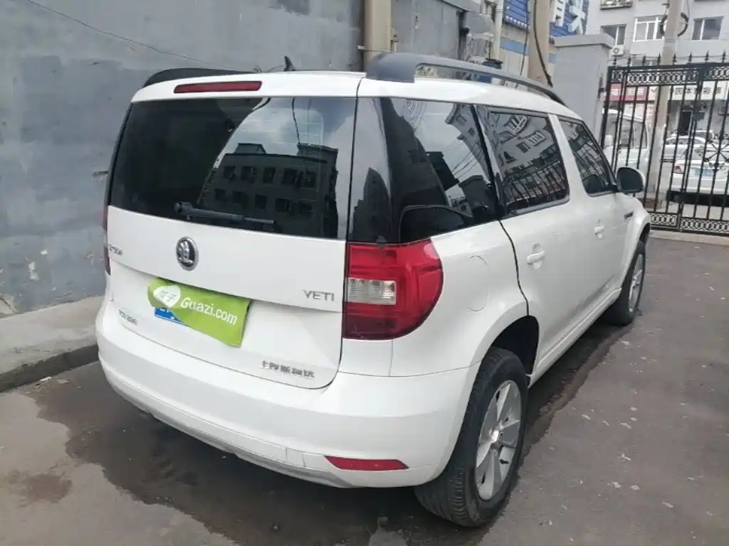 Yeti TSI280 DSG Forward