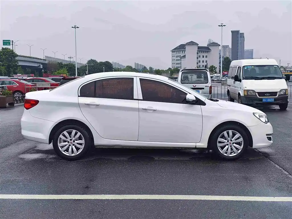 Roewe 350 1.5 L Auto Luxury Sunroof