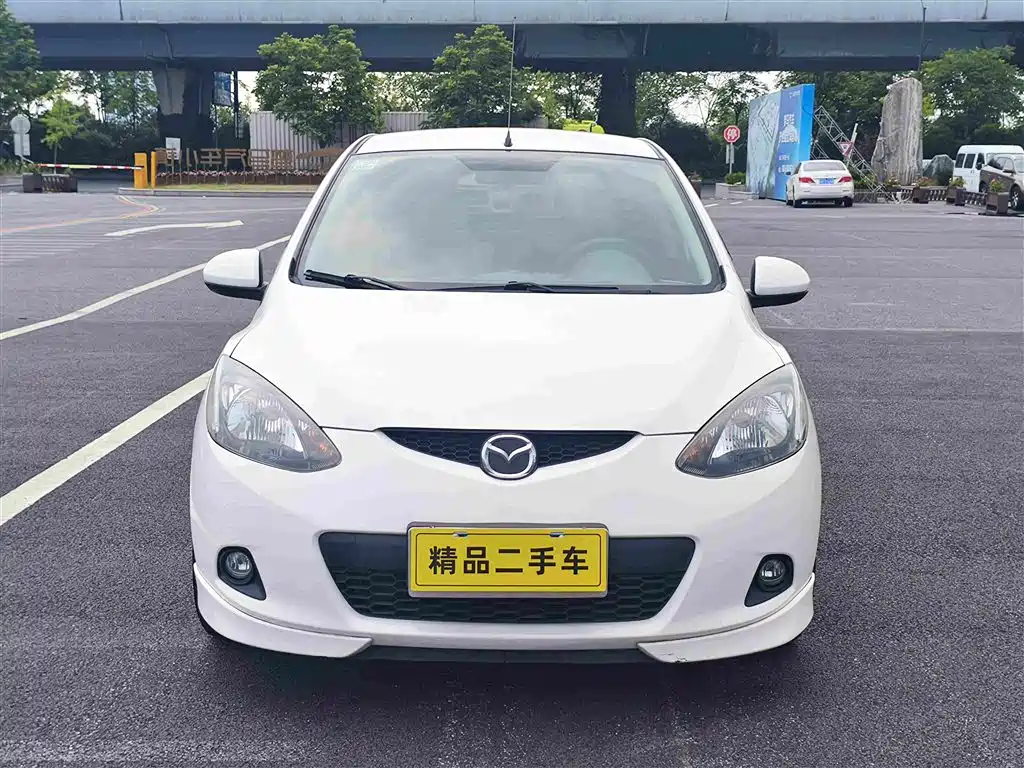 Mazda 2 Hatchback Dynamic Shine 1.5 L Auto Value