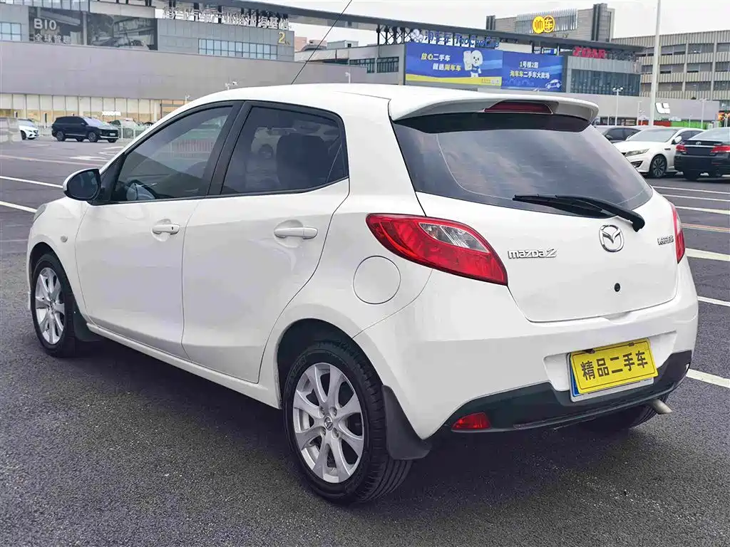 Mazda 2 Hatchback Dynamic Shine 1.5 L Auto Value