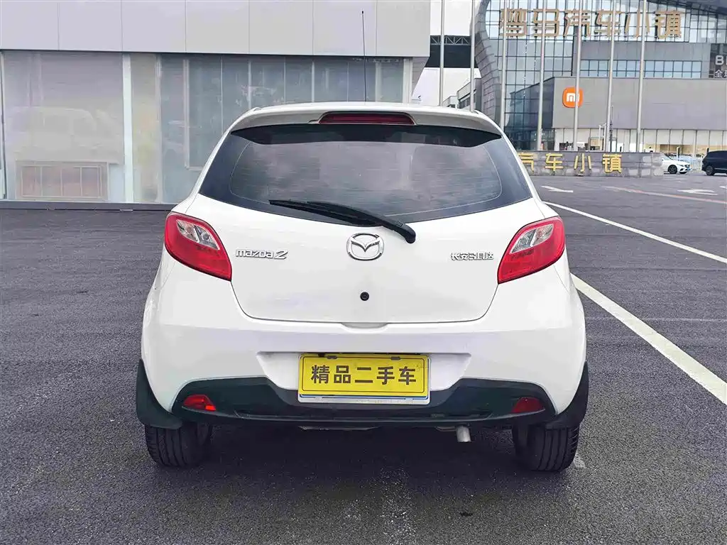Mazda 2 Hatchback Dynamic Shine 1.5 L Auto Value