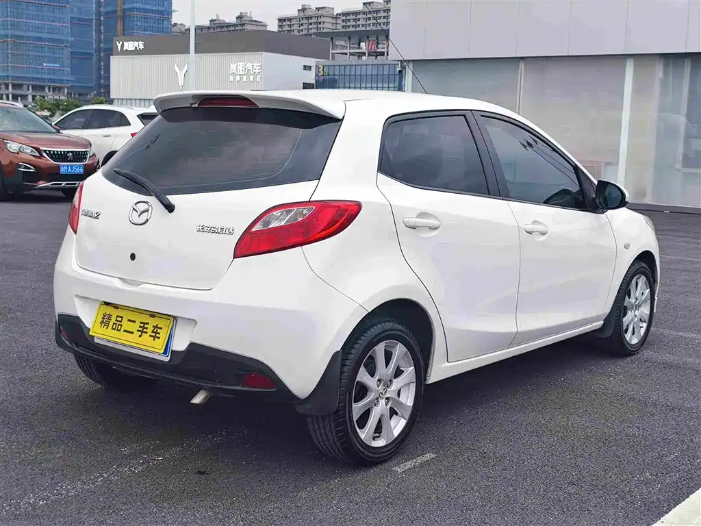 Mazda 2 Hatchback Dynamic Shine 1.5 L Auto Value