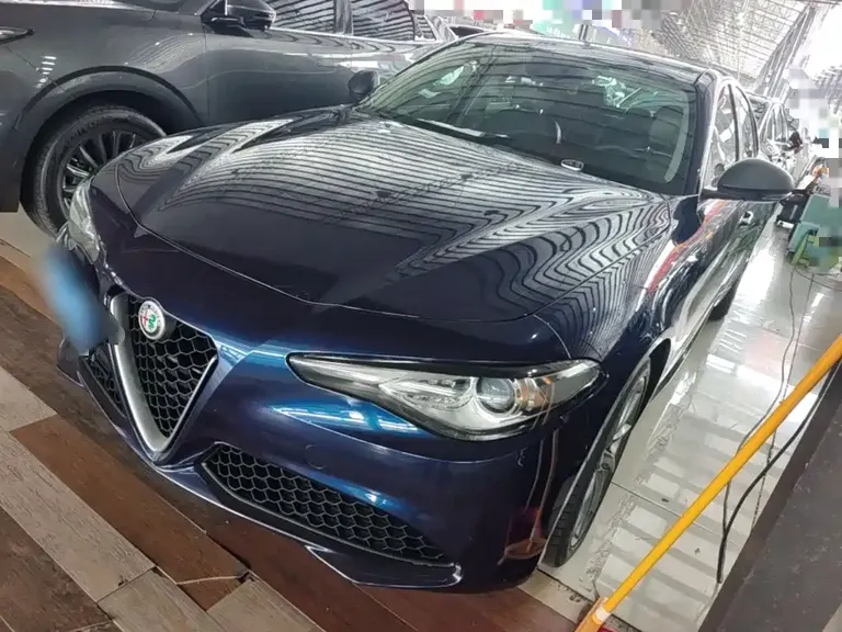 Alfa Romeo Giulia 2.0 T 200 HP Luxury