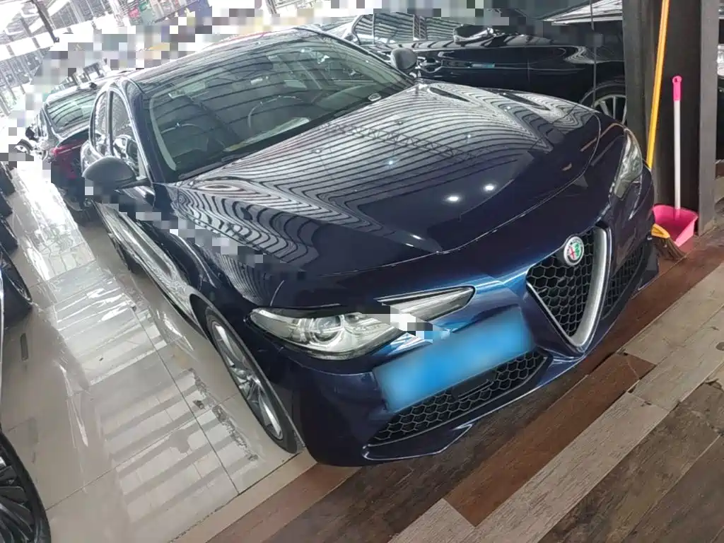 Giulia 2.0 T 200 HP Luxury