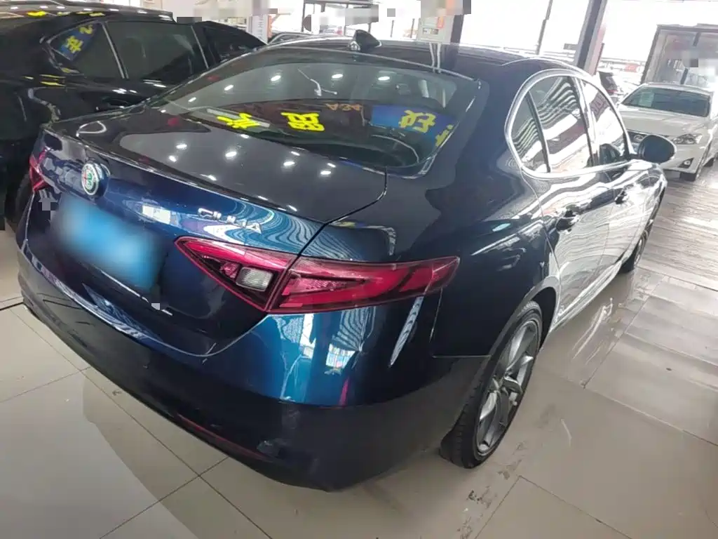 Giulia 2.0 T 200 HP Luxury