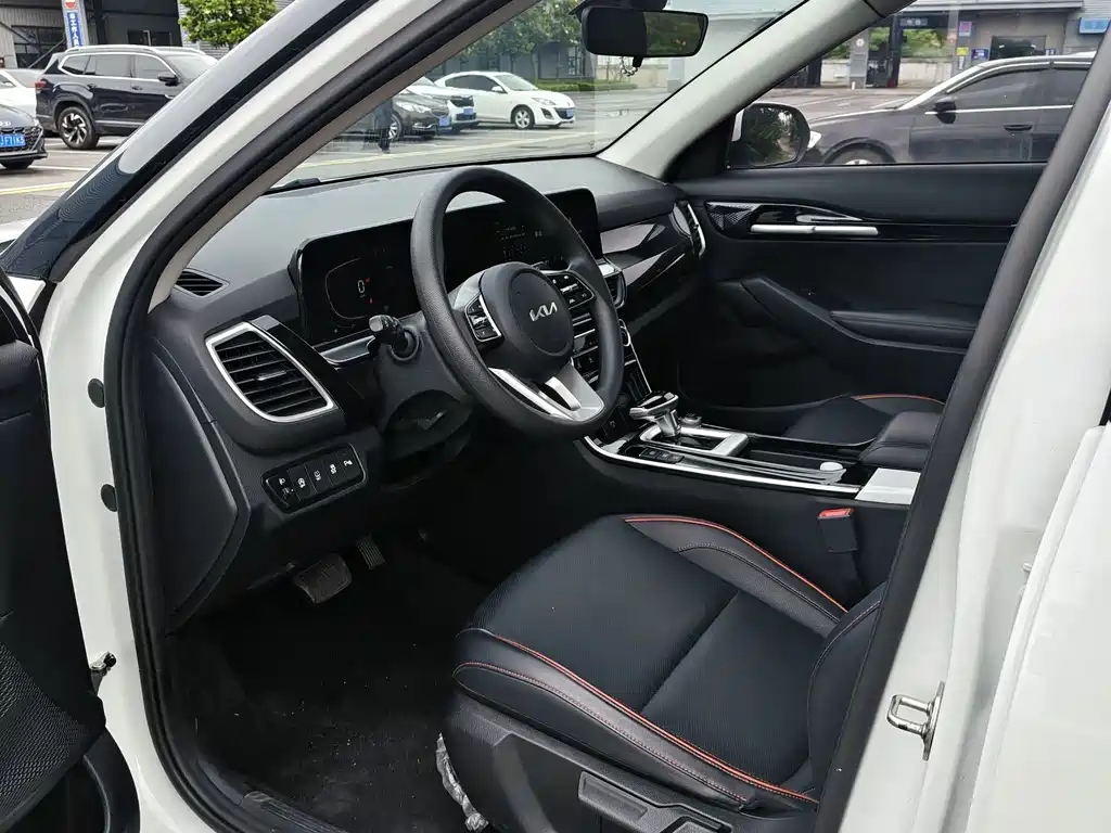 Seltos 1.5 L CVT Luxury
