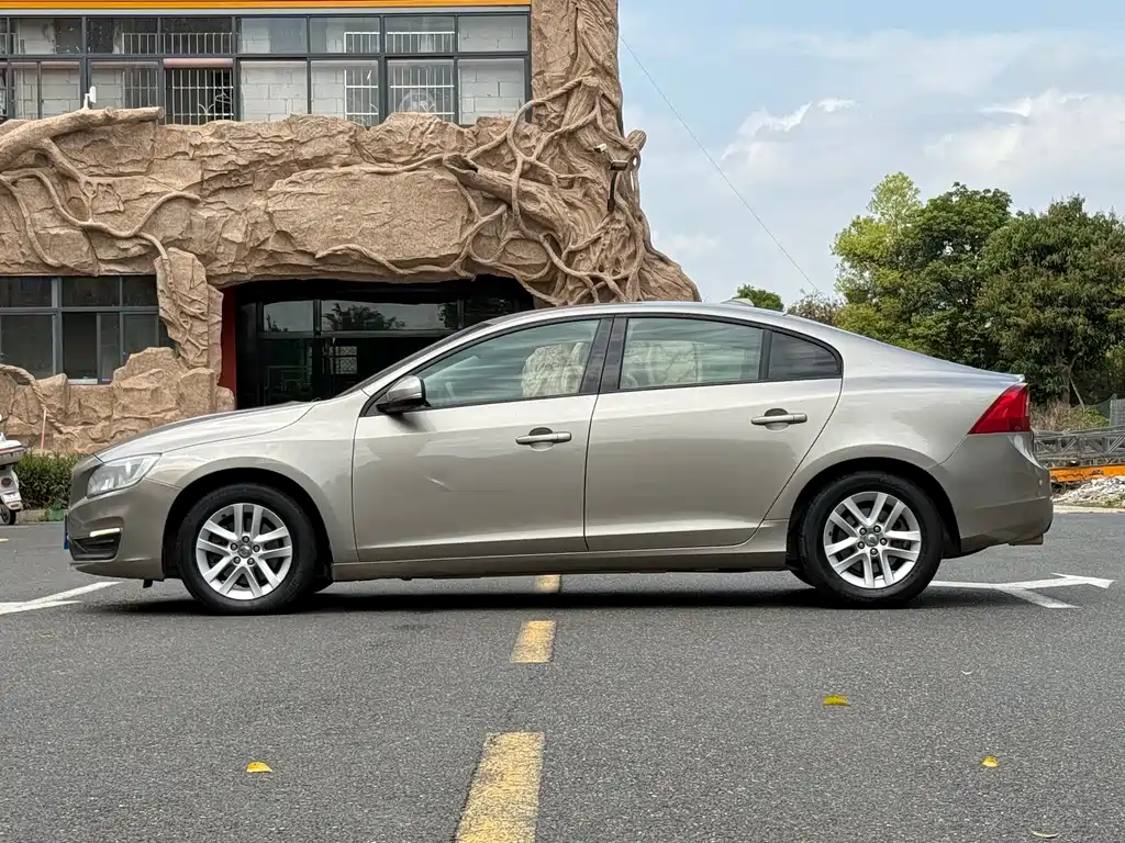 Volvo S60 S60 L 2.0 T Smart Travel