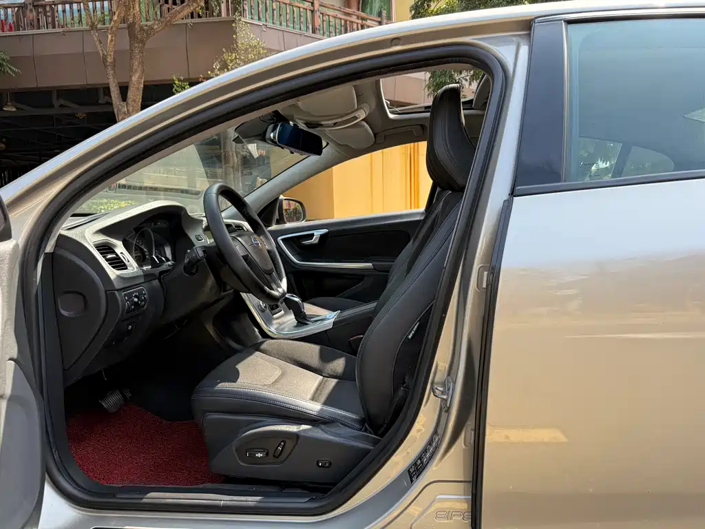 Volvo S60 S60 L 2.0 T Smart Travel