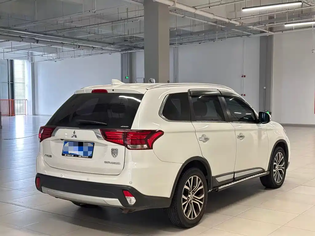 Outlander 2.4 L 4 WD Elite 5-seat
