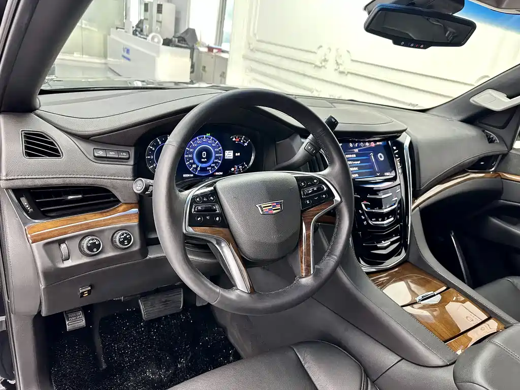 Escalade 6.2 L ESV Platinum Extended
