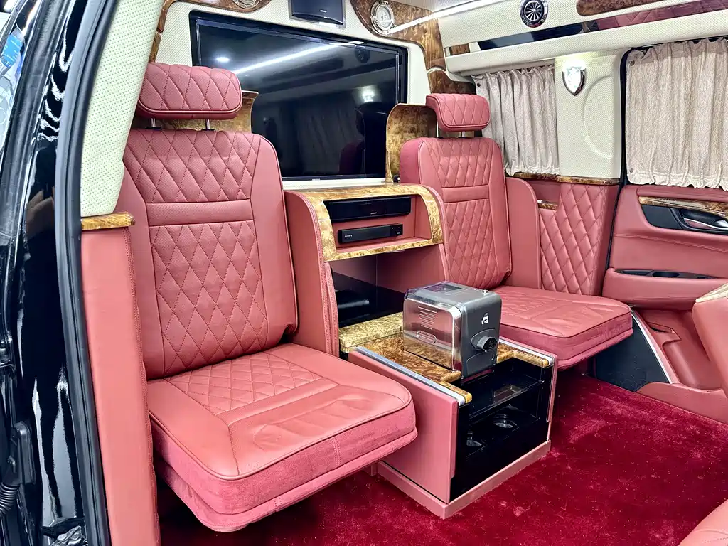 Escalade 6.2 L ESV Platinum Extended